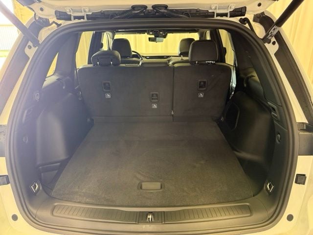 2026 Jeep Grand Cherokee Base