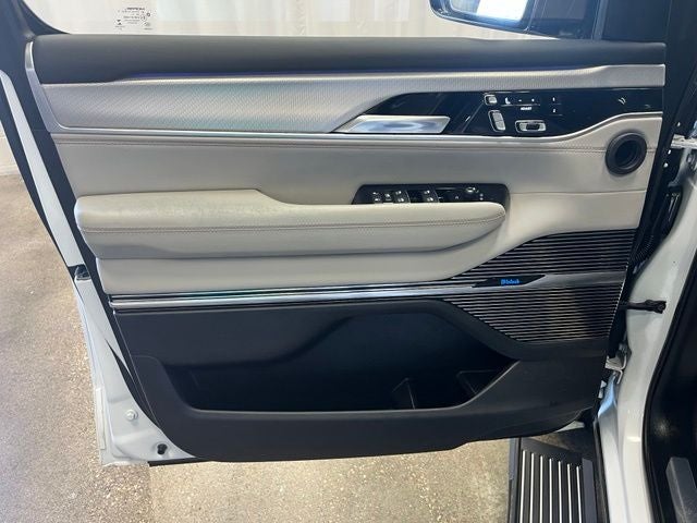 2022 Jeep Grand Wagoneer Series II