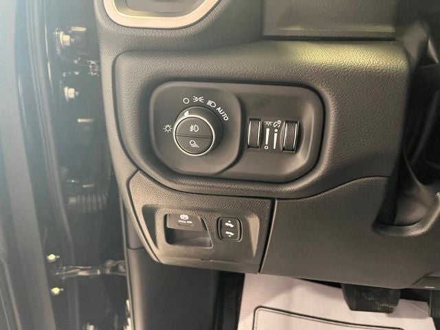 2027 RAM 1500 Big Horn/Lone Star