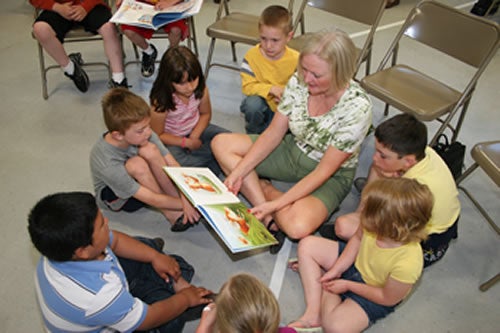 Dale Howard of Iowa Falls kids learning